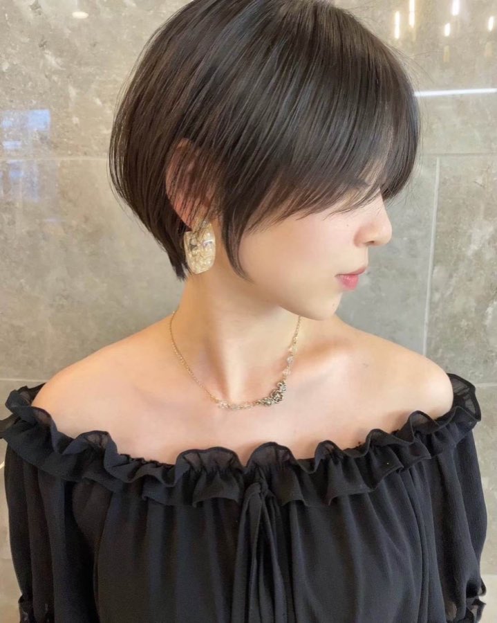 ENiのヘアスタイル｜黒髪ショートボブ
